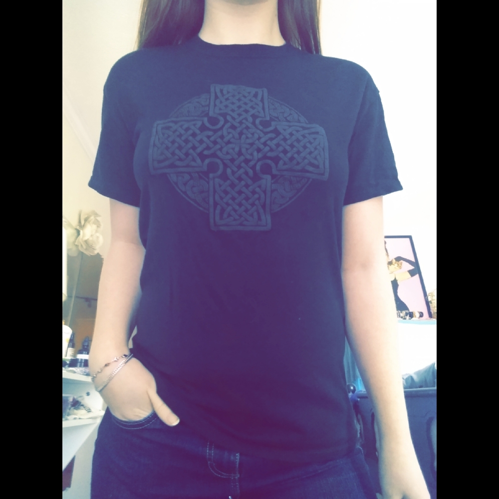 COTTON Celtic Cross Knot Tee